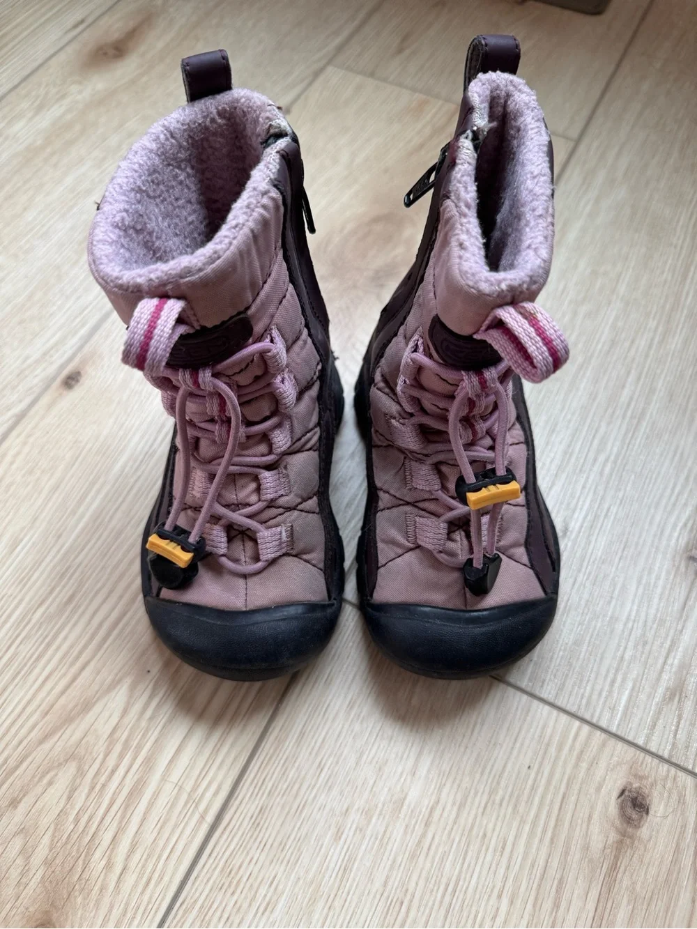 keen pink winter hiking boots size 7